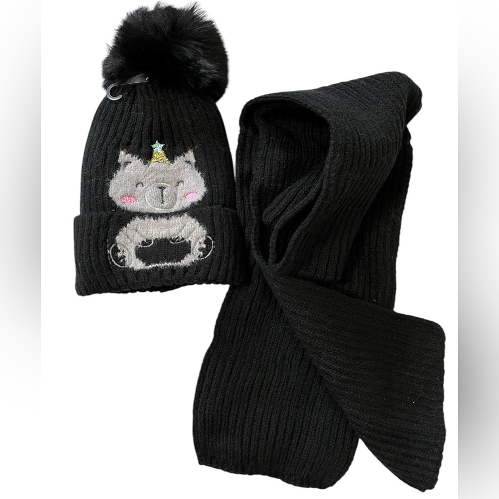ADORABLE ANIMAL HAT AND SCARF SET FOR CHILDREN NWT